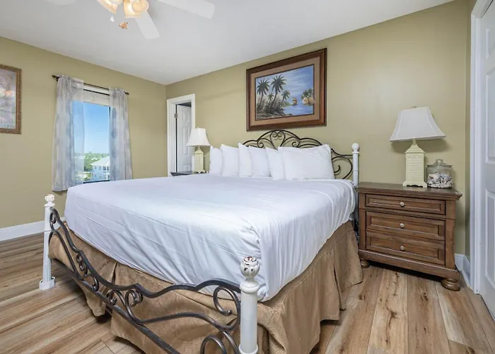 Apartment Island Winds West 470 *