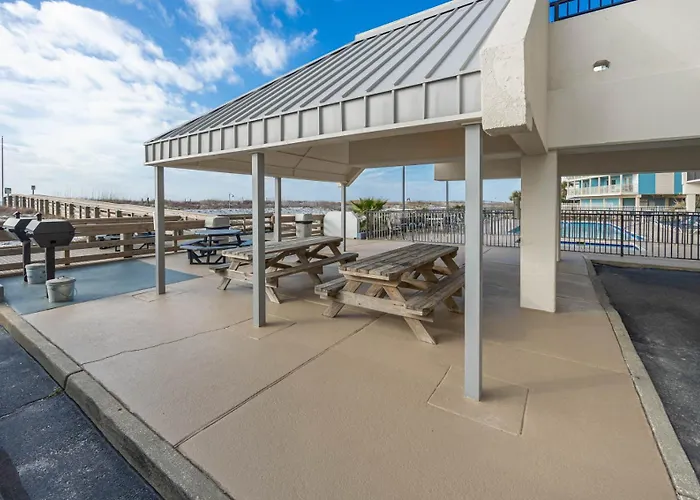 Island Winds West 470